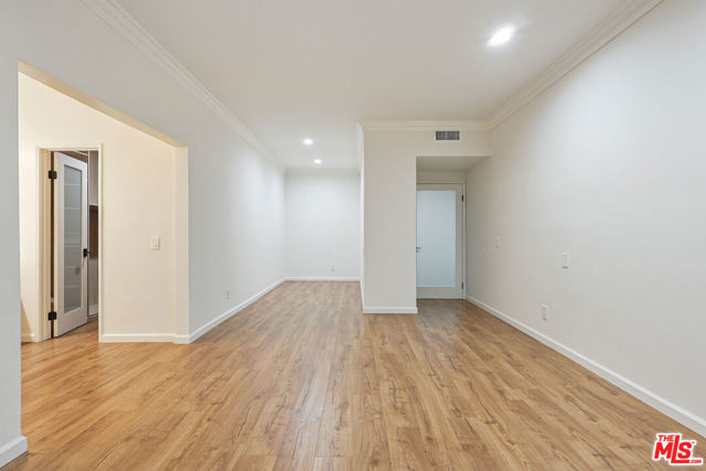 930 N Wetherly Drive, West Hollywood CA: https://media.crmls.org/mediaz/1d09b2a7-161c-4e9b-9126-8b6bf5469f23.jpg