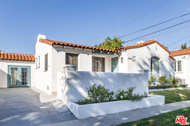8023 Clinton Street, Los Angeles CA: https://media.crmls.org/mediaz/1d09b892-bf5e-4460-8b24-02f0a67f6b05.jpg