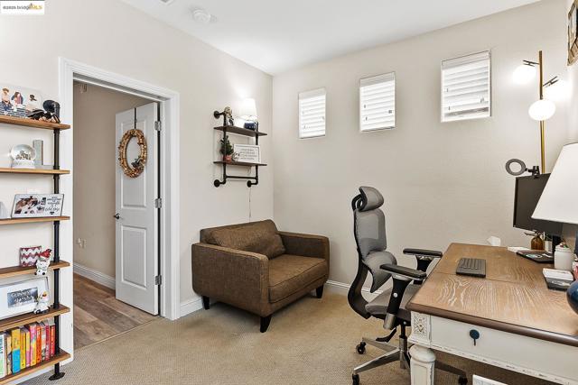 716 Cabada Dr, Brentwood CA: https://media.crmls.org/mediaz/1d09bf96-68db-43a7-aa36-cc7696376b97.jpg