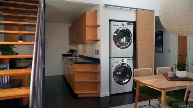 Detail Gallery Image 4 of 19 For 1250 Powell St #10,  Emeryville,  CA 94608 - 1 Beds | 1/1 Baths