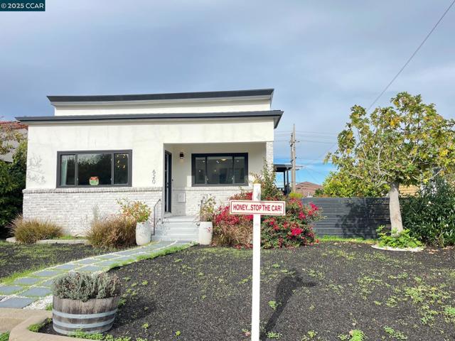 620 Kentucky St, Vallejo CA: https://media.crmls.org/mediaz/1d09e3f2-1640-4a50-810e-574491a535e0.jpg