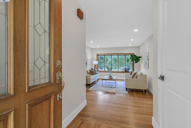 5041 Golden Rd, Pleasanton CA: https://media.crmls.org/mediaz/1d0a0abb-443c-47f0-9c70-648f4122dcea.jpg