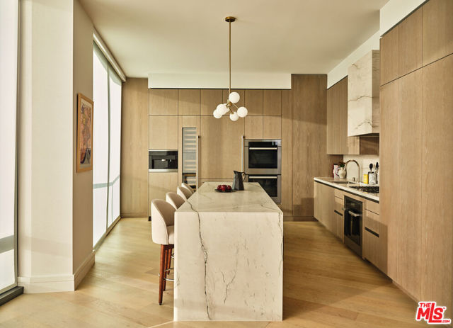 211 W Elm Court, Los Angeles CA: https://media.crmls.org/mediaz/1d0ac421-ca54-4e07-8de4-f24ae02c74ed.jpg