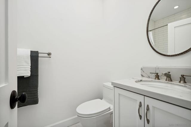 211 Via Osuna, Rancho Santa Fe CA: https://media.crmls.org/mediaz/1d0aeb26-e0d0-43c5-b156-09108268ded2.jpg