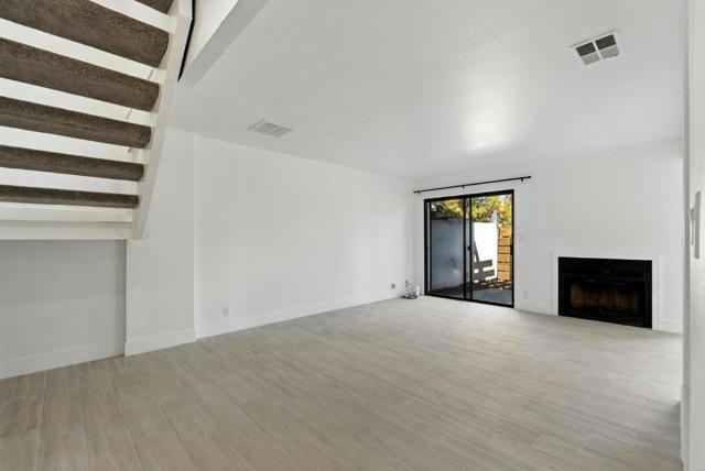 25 Bud Court, Pleasant Hill CA: https://media.crmls.org/mediaz/1d0c0b94-e109-4e76-b07b-2e146f8bdeb3.jpg