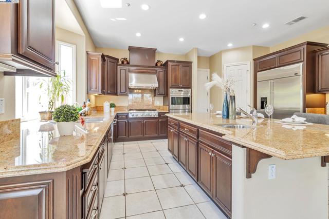548 Wycombe Ct, San Ramon CA: https://media.crmls.org/mediaz/1d0c80f4-d8ad-4c05-81d2-886309fd4dae.jpg