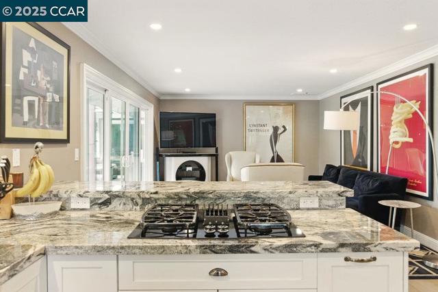 314 Draeger Dr, Moraga CA: https://media.crmls.org/mediaz/1d0d6fd8-1280-4ff5-a1ec-2f38513b9175.jpg
