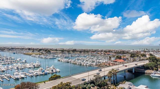 2901 Peninsula Road, Oxnard CA: https://media.crmls.org/mediaz/1d0db138-dd4d-4638-8551-3d2cda35e694.jpg