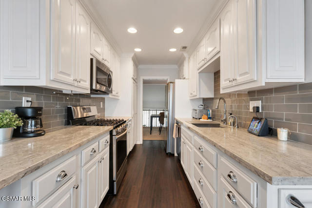 6217 Nita Avenue, Woodland Hills CA: https://media.crmls.org/mediaz/1d0df614-d4a4-415a-8b4d-9920597f5ad6.jpg