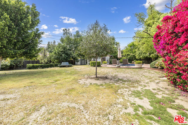 5132 Quakertown Avenue, Woodland Hills CA: https://media.crmls.org/mediaz/1d0e8ff8-9c09-49d5-aec5-ac68aac4a530.jpg