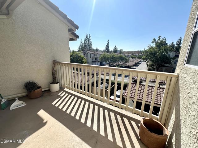 672 Indian Oak Lane, Oak Park CA: https://media.crmls.org/mediaz/1d0edc74-028e-49e4-bb4e-3d80aff8f6d6.jpg