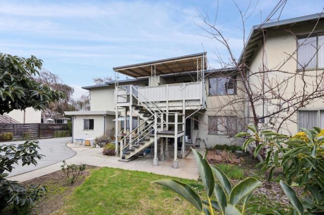 15 Kent Place, Menlo Park CA: https://media.crmls.org/mediaz/1d0f573a-4eaf-4891-b30f-277a5a30f88e.jpg