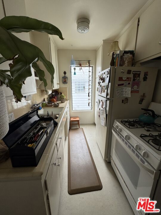 231 California Avenue, Santa Monica CA: https://media.crmls.org/mediaz/1d0f9aa4-b059-4b50-b726-c4af13f31af7.jpg