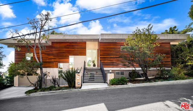 933 Bluegrass Lane, Los Angeles CA: https://media.crmls.org/mediaz/1d0fc657-8994-4505-b4a8-d0ef77ec19c0.jpg
