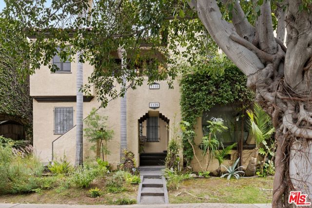 1118 S Crescent Heights Boulevard, Los Angeles CA: https://media.crmls.org/mediaz/1d1013c2-4586-4cbd-b107-46d51fcd4ceb.jpg