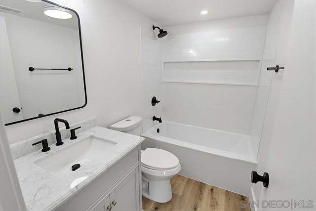 742 Eastshore Ter, Chula Vista CA: https://media.crmls.org/mediaz/1d1023fb-e82b-481f-9443-3c3d764c2798.jpg