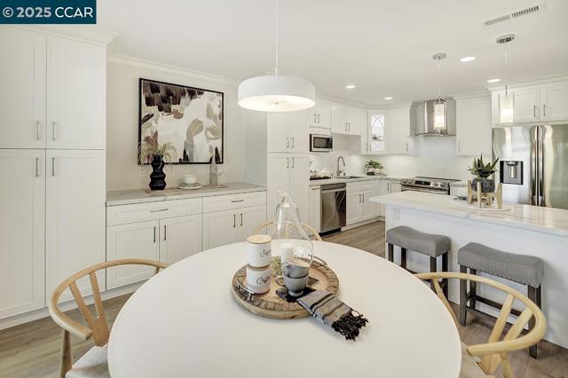 1459 Rockledge Ln, Walnut Creek CA: https://media.crmls.org/mediaz/1d102d26-0c87-4ae3-bfbc-0a229f862c0c.jpg