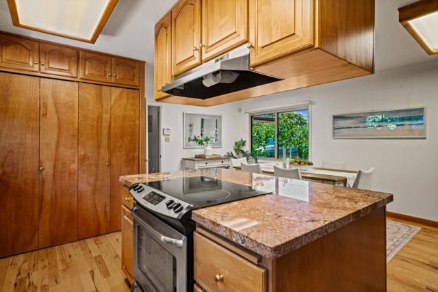 30 Santa Ana Drive, Salinas CA: https://media.crmls.org/mediaz/1d10442d-12fd-4a1d-bf29-b246da704998.jpg