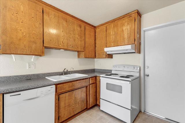 1656 Seville Street, Salinas CA: https://media.crmls.org/mediaz/1d106bd7-4675-415b-a068-a46888c4ec5c.jpg