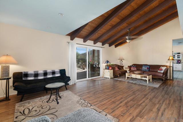 25980 Forest Dr, Escondido CA: https://media.crmls.org/mediaz/1d10993e-fea0-4443-8a76-ae214352e5a0.jpg