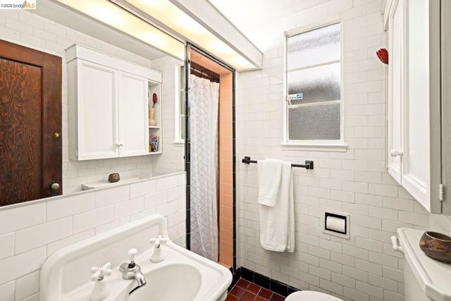 636 Euclid Ave, Berkeley CA: https://media.crmls.org/mediaz/1d1128ca-9873-4526-bbc5-5d992aab3772.jpg