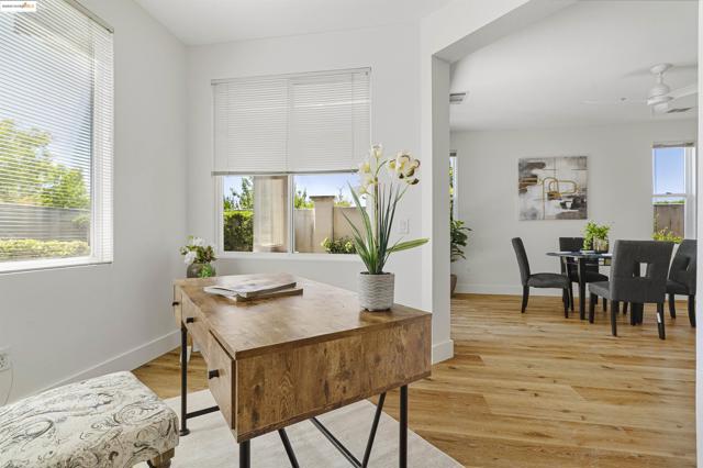 1040 Bismarck Terr, Brentwood CA: https://media.crmls.org/mediaz/1d11a840-4a2c-407d-a377-d10aa769c9b7.jpg
