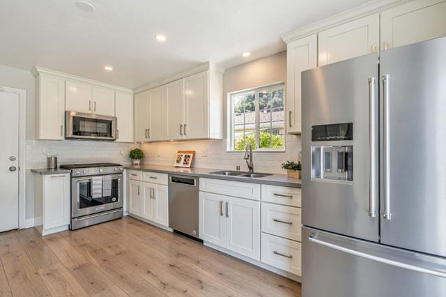 2284 Dumbarton Avenue, East Palo Alto CA: https://media.crmls.org/mediaz/1d11d0f0-c94a-4050-9abd-c3cc58c8a386.jpg