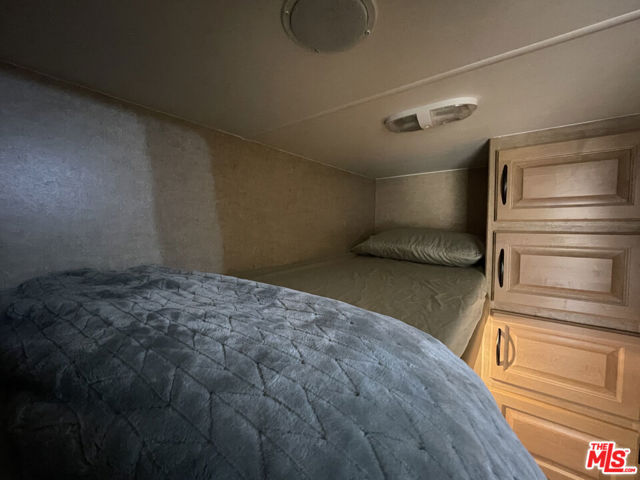 8144 Jefferson Street, Mojave CA: https://media.crmls.org/mediaz/1d129c9b-c6bf-4b13-8a85-5977c8e6eefc.jpg