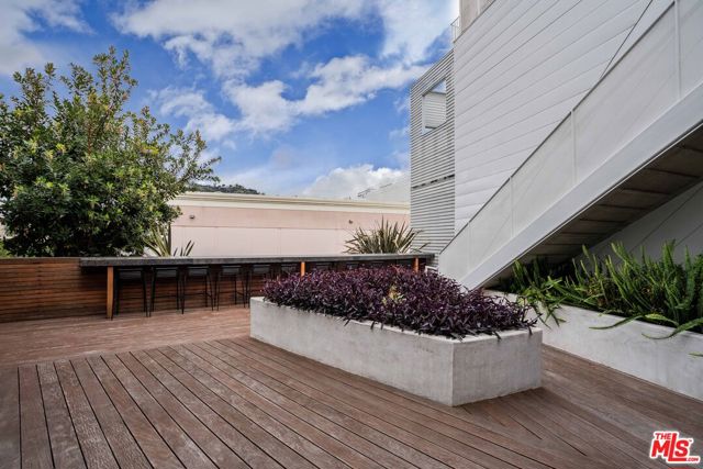 1030 N Kings Road, West Hollywood CA: https://media.crmls.org/mediaz/1d12a78a-4b8c-4100-860f-66a1b5ce86fc.jpg