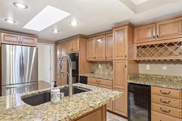 6615 Reservoir Court, San Diego CA: https://media.crmls.org/mediaz/1d142f75-5baa-4e61-82d6-914bd47c043f.jpg