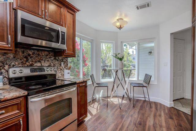 34724 Teal Cmn, Fremont CA: https://media.crmls.org/mediaz/1d14c0ef-ed9c-4c29-889a-48d8395d68a7.jpg