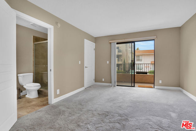 1633 S Bentley Avenue, West Los Angeles CA: https://media.crmls.org/mediaz/1d14ca56-b4b2-4714-a7bf-cfcade44a5c2.jpg