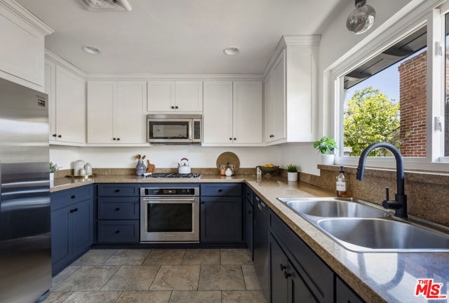 1943 Coolidge Avenue, Altadena CA: https://media.crmls.org/mediaz/1d1504cc-6b2b-4745-b796-7bb1cdbf1a5d.jpg