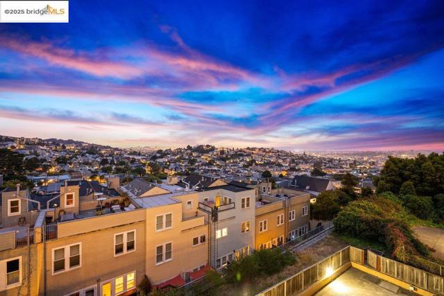 678 Clipper St, San Francisco CA: https://media.crmls.org/mediaz/1d16400e-2571-49c1-bf81-7e1586580e97.jpg