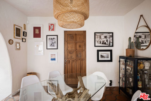 1012 Superba Avenue, Venice CA: https://media.crmls.org/mediaz/1d16489d-19f5-4e0e-a212-d937bec012ad.jpg