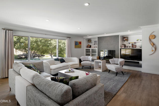 3351 Country Club Drive, Glendale CA: https://media.crmls.org/mediaz/1d1649c6-472c-46e8-ae2c-2f70849cc31e.jpg