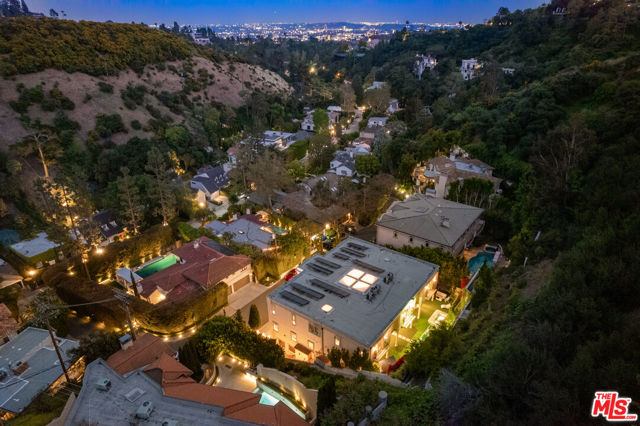 1455 Robmar Drive, Beverly Hills CA: https://media.crmls.org/mediaz/1d1721e5-eb3a-48d4-a0f5-c611129b6d68.jpg