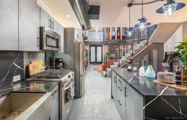 350 11Th Ave, San Diego CA: https://media.crmls.org/mediaz/1d1737f4-a686-44d7-98d2-07d49a4ceff5.jpg