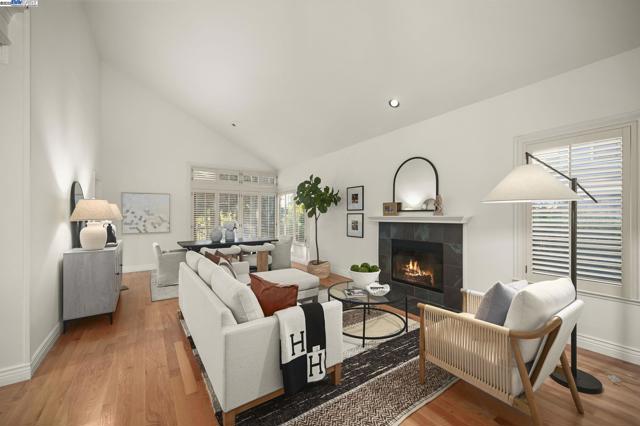 112 Kingswood Cir, Danville CA: https://media.crmls.org/mediaz/1d17bf9a-8961-4fc8-a6d3-a0c3e5702297.jpg