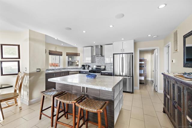 2965 Ocean Front Walk, San Diego CA: https://media.crmls.org/mediaz/1d17d984-d093-4928-b525-6f99067ca1b1.jpg