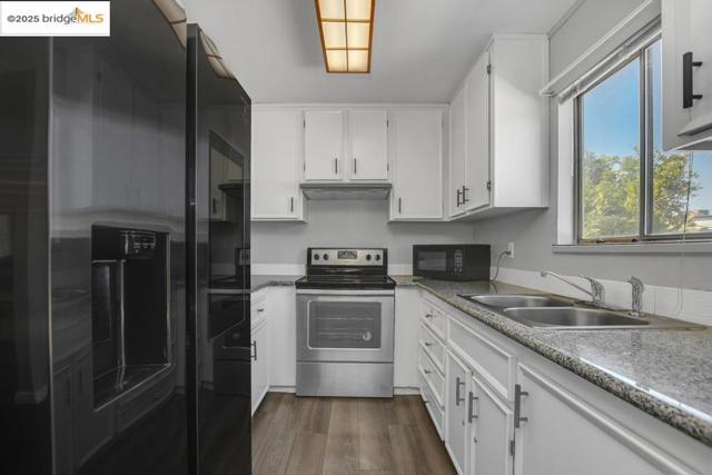16059 Bizzibe St, Lathrop CA: https://media.crmls.org/mediaz/1d18ff83-6264-4098-b50e-388d0e2aeca7.jpg