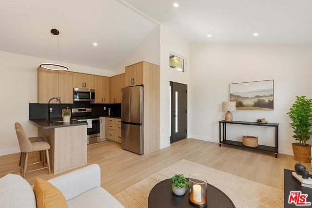 5530 Geer Avenue, Los Angeles CA: https://media.crmls.org/mediaz/1d19d58d-5851-4262-b179-3034782b61aa.jpg