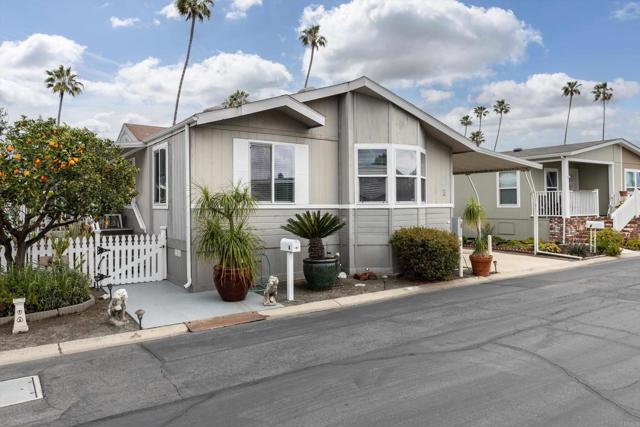 Detail Gallery Image 2 of 39 For 2280 E Valley Pkwy #4,  Escondido,  CA 92027 - 2 Beds | 2 Baths