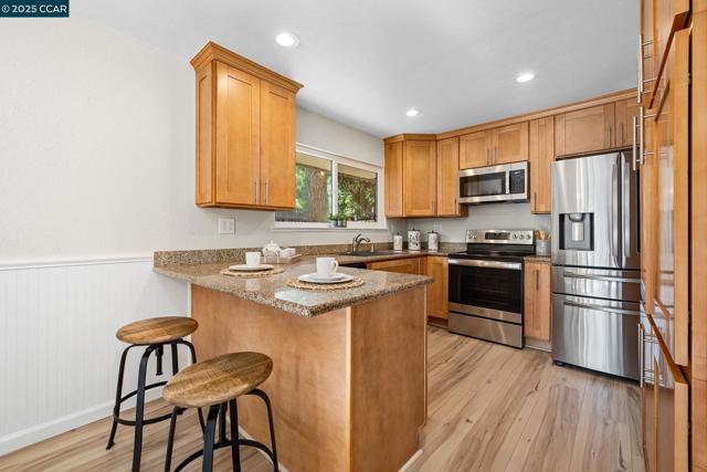 9 Glen Dr, Fairfax CA: https://media.crmls.org/mediaz/1d1b1530-520a-42d6-a0a1-3bc2055a4316.jpg