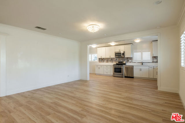 445 S Mansfield Avenue, Los Angeles CA: https://media.crmls.org/mediaz/1d1b3484-2cb4-48c4-ae0c-85110110bf21.jpg