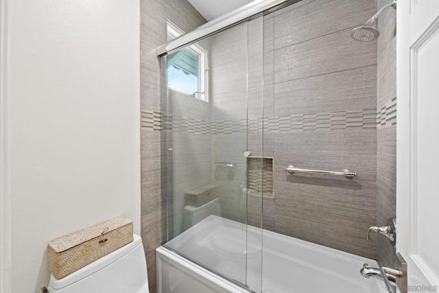 Image 19 of 32 For 7723 Ivanhoe Ave