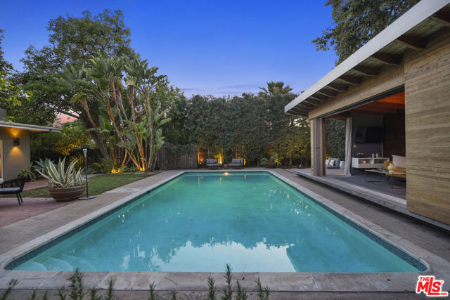 12815 Sarah Street, Studio City CA: https://media.crmls.org/mediaz/1d1b4b10-e105-4a59-9751-cb5849abf817.jpg