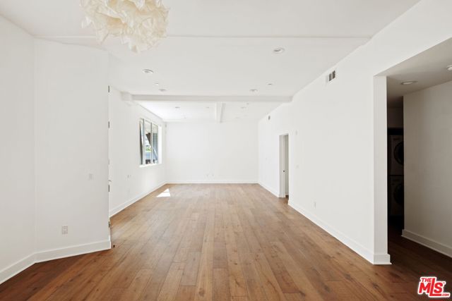 616 N Croft Avenue, West Hollywood CA: https://media.crmls.org/mediaz/1d1b4fbc-fe5e-4bbd-b9de-4570301f4109.jpg