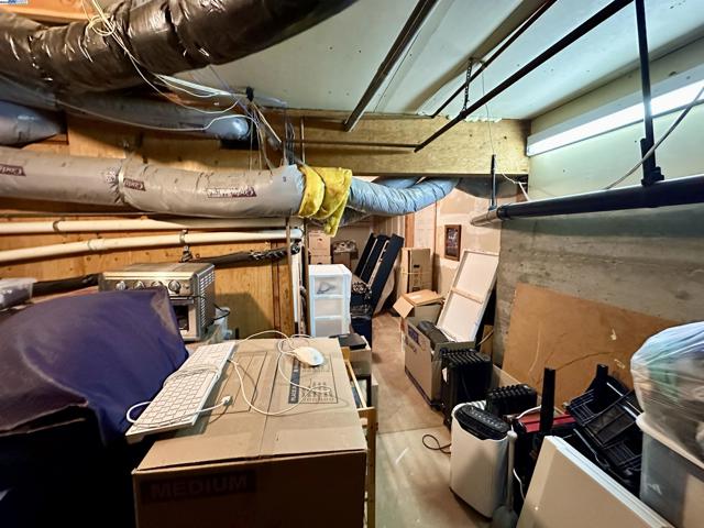 20340 Hunters Knls, Castro Valley CA: https://media.crmls.org/mediaz/1d1b553f-a4f1-4d45-81af-b5adfc08e490.jpg