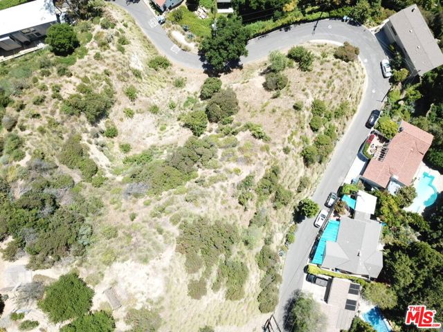 6053 Rodgerton Drive, Los Angeles CA: https://media.crmls.org/mediaz/1d1b867a-4c33-441b-8248-f349e83cac61.jpg